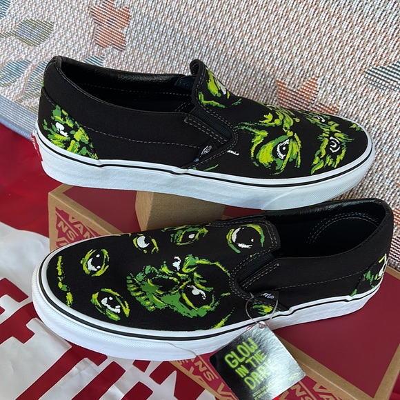 Vans Classic Slip-0n
Eyes In The Dark Black/Multi 
VINOA705DBML
Men’s sneakers - Picture 11 of 16